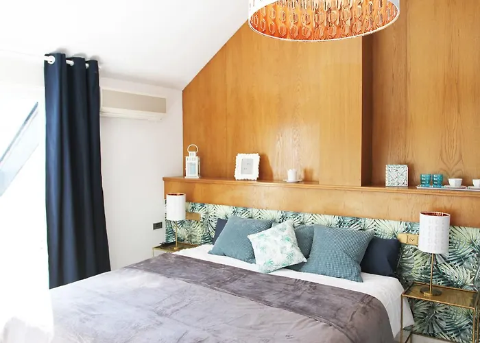 Hugo Beach Hotel & Apartments