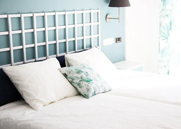 Hugo Beach Hotel & Apartments